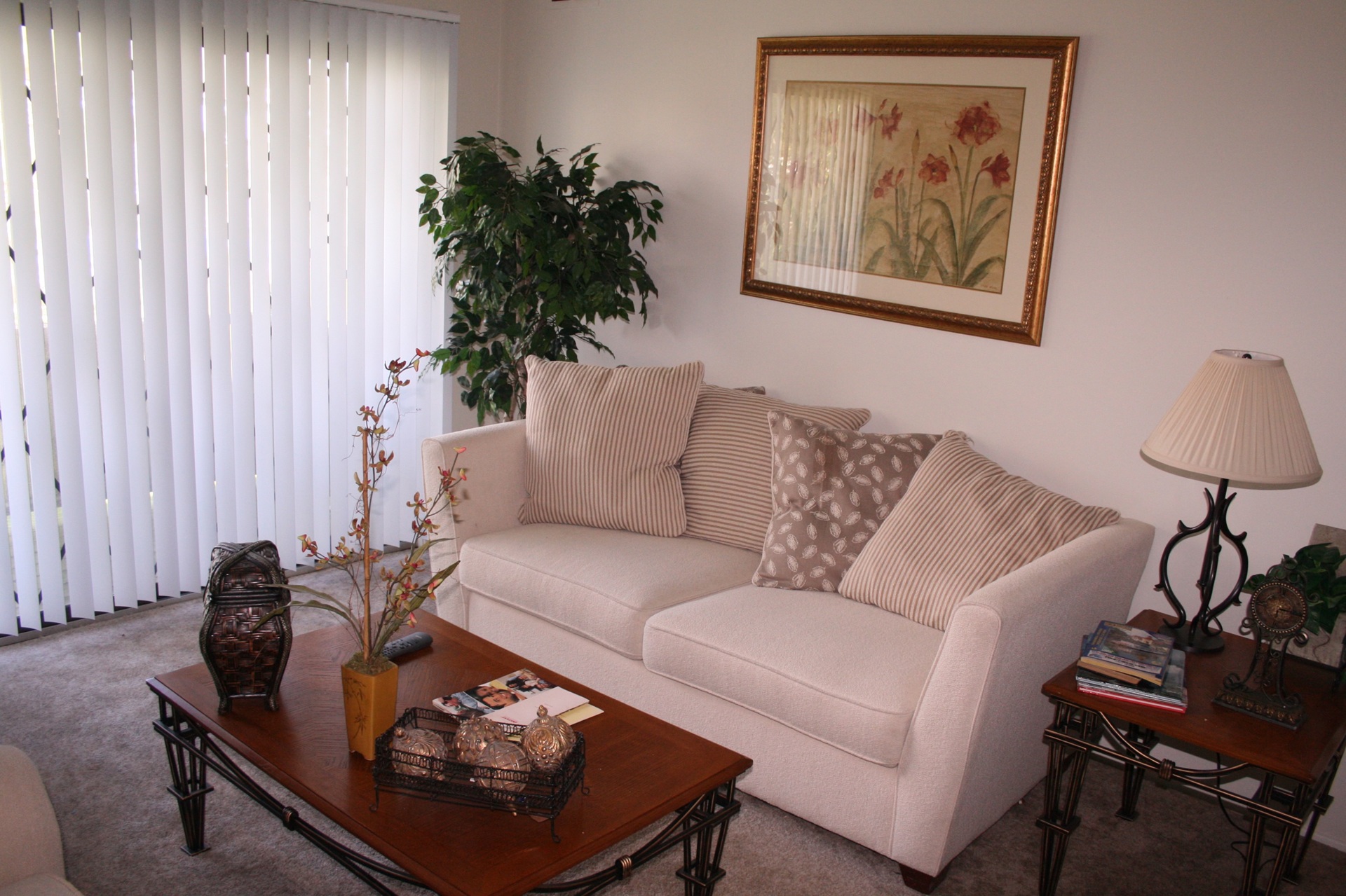 Sugartree Apartments living room in Mount Morris Michigan