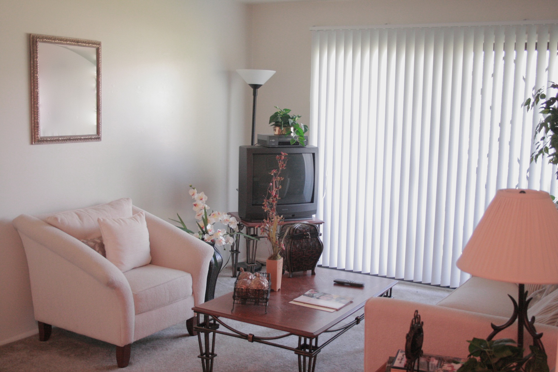 Sugartree Apartments living room in Mount Morris Michigan